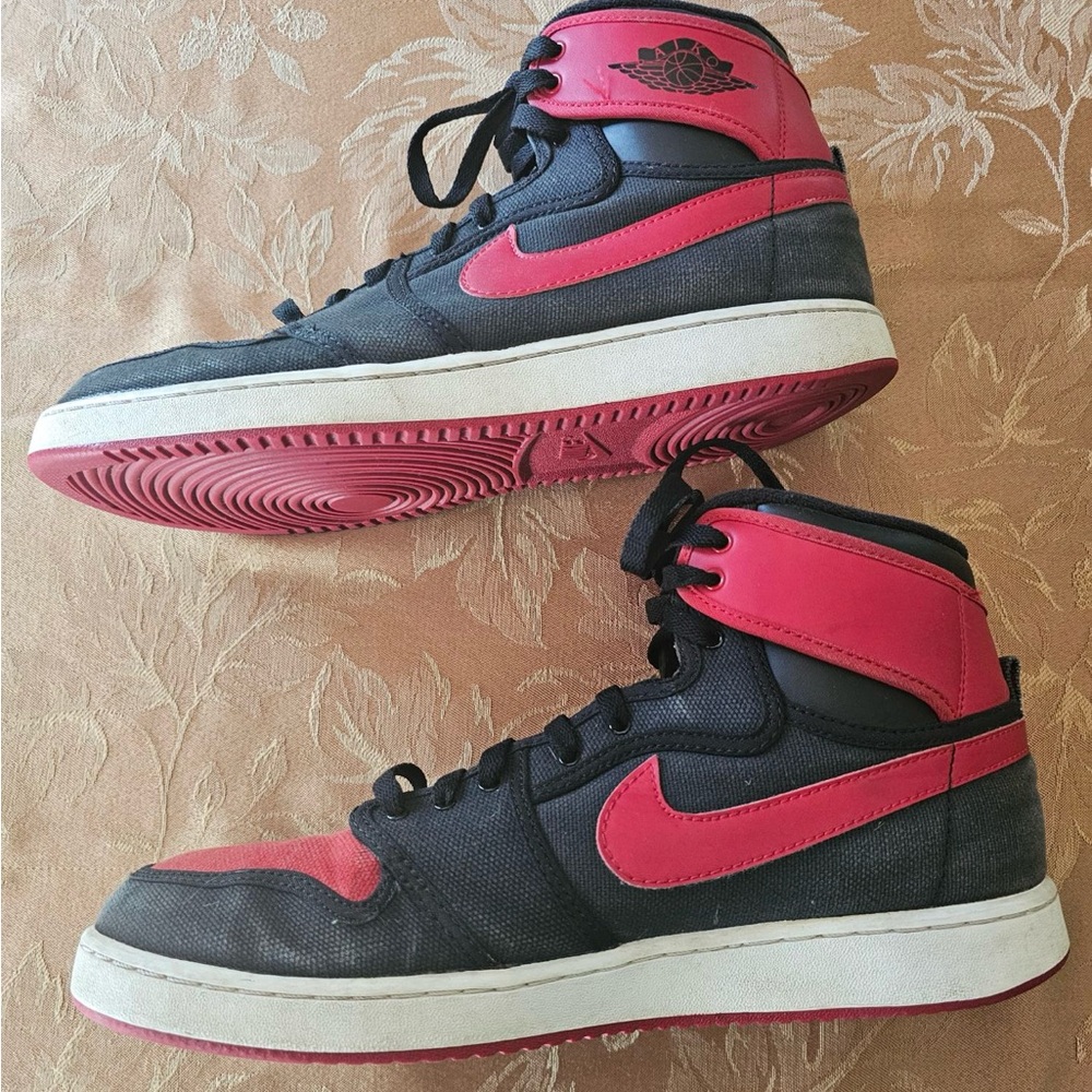 Nike Men’s Ajko Retro Red and Black High Top Athletic Sneaker Preowned